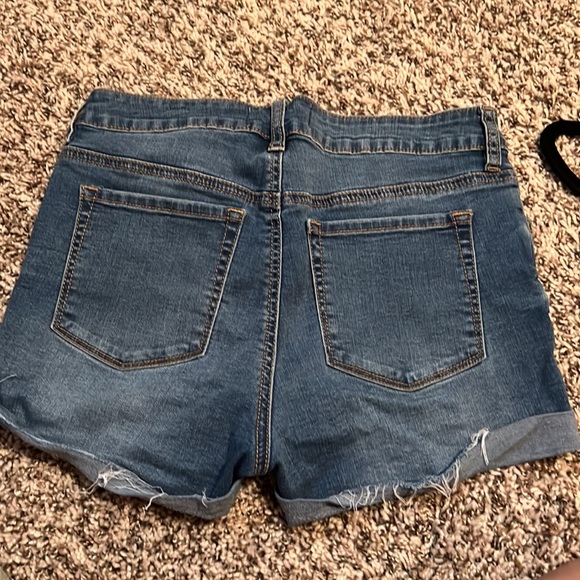 Shorts - Picture 3 of 3